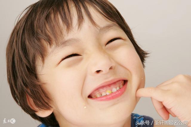 带祥字的男孩名字，男孩名字带祥,祥什么好听（阳光带解释的男宝宝名字大全）