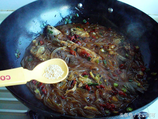 鲫鱼干怎么做好吃，晒干的小鲫鱼怎么做才好吃呢（教你一种最简单最好做的方法）