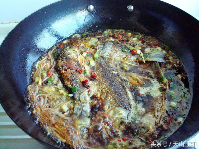 鲫鱼干怎么做好吃，晒干的小鲫鱼怎么做才好吃呢（教你一种最简单最好做的方法）