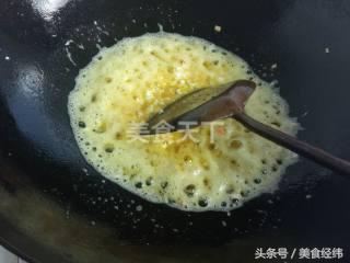 怎么做咸蛋炒南瓜，南瓜炒咸蛋的正宗做法窍门（家常咸鸭蛋炒南瓜的做法）