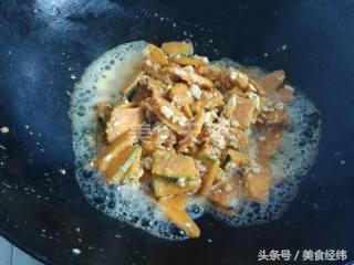 怎么做咸蛋炒南瓜，南瓜炒咸蛋的正宗做法窍门（家常咸鸭蛋炒南瓜的做法）