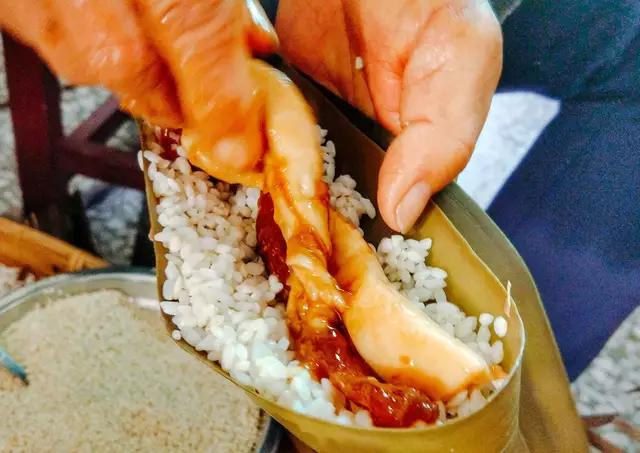 满月回礼给客人什么好，满月礼盒哪六样东西（高州农村办酒席回赠宾客的必备品）