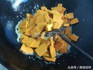 怎么做咸蛋炒南瓜，南瓜炒咸蛋的正宗做法窍门（家常咸鸭蛋炒南瓜的做法）
