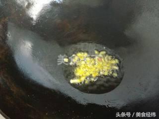 怎么做咸蛋炒南瓜，南瓜炒咸蛋的正宗做法窍门（家常咸鸭蛋炒南瓜的做法）