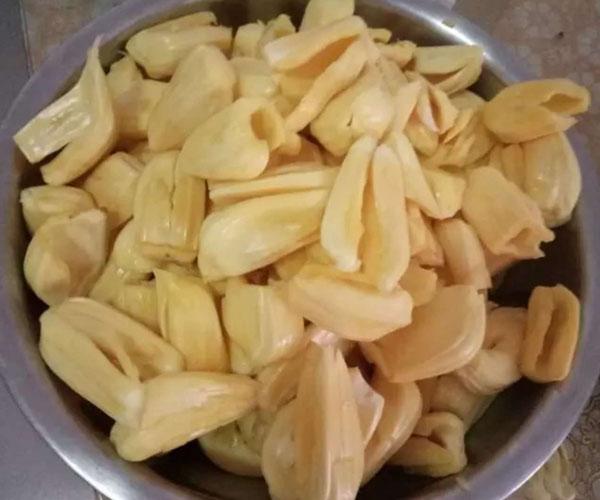 菠萝蜜怎么吃好吃又简单的方法，菠萝蜜的食用方法有哪些（相信大多数人都只吃了三分之一）