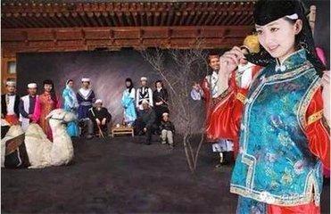 纳西族-礼仪及禁忌，纳西族的礼仪（中国各民族传承保留下来的见面礼仪习俗三）