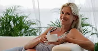 怀孕能不能喝茶，怀孕能喝茶吗（怀孕期间的孕妇可以喝茶吗）