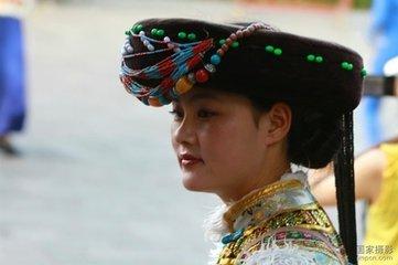 纳西族-礼仪及禁忌，纳西族的礼仪（中国各民族传承保留下来的见面礼仪习俗三）