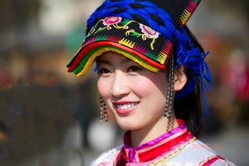 纳西族-礼仪及禁忌，纳西族的礼仪（中国各民族传承保留下来的见面礼仪习俗三）