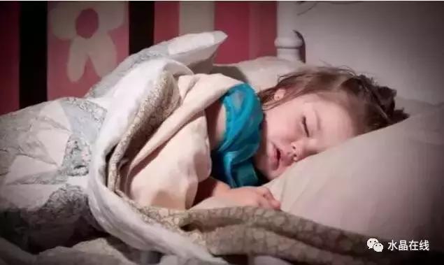 月光石不能乱戴，月光石佩戴禁忌（这些首饰不要让TA碰……）