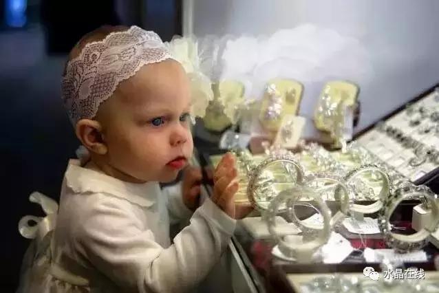 月光石不能乱戴，月光石佩戴禁忌（这些首饰不要让TA碰……）