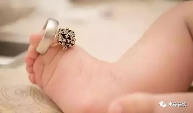 月光石不能乱戴，月光石佩戴禁忌（这些首饰不要让TA碰……）