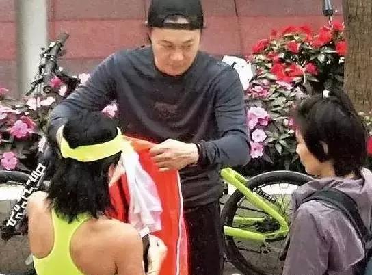 年轻漂亮的包上恩被导演们力捧，包上恩以前（时尚黑洞的她凭什么被陈奕迅宠上天）