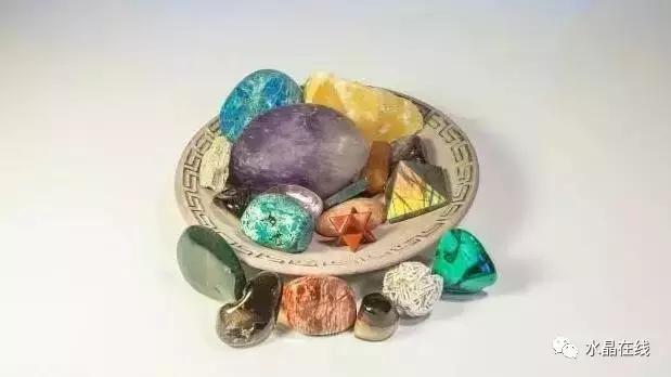 月光石不能乱戴，月光石佩戴禁忌（这些首饰不要让TA碰……）