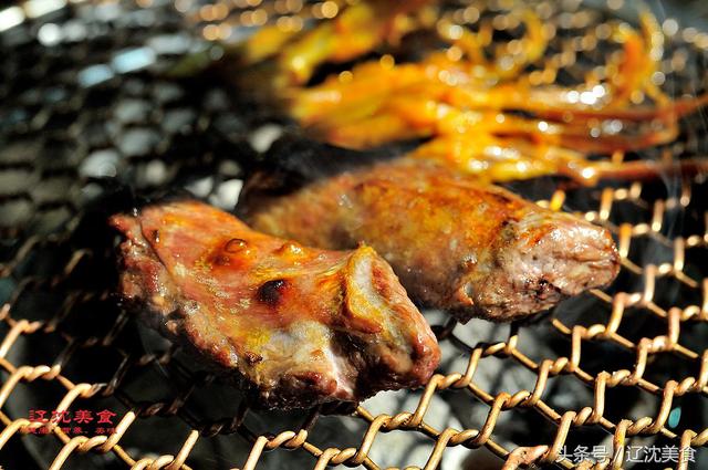 烤油边是什么，烤油边的做法（这家烧烤店特色菜都是最爱）