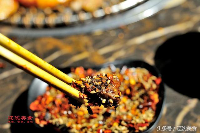 烤油边是什么，烤油边的做法（这家烧烤店特色菜都是最爱）