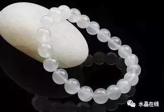 月光石不能乱戴，月光石佩戴禁忌（这些首饰不要让TA碰……）