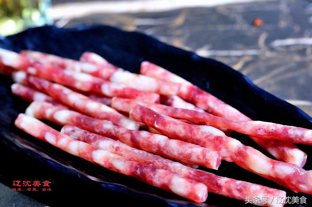 烤油边是什么，烤油边的做法（这家烧烤店特色菜都是最爱）