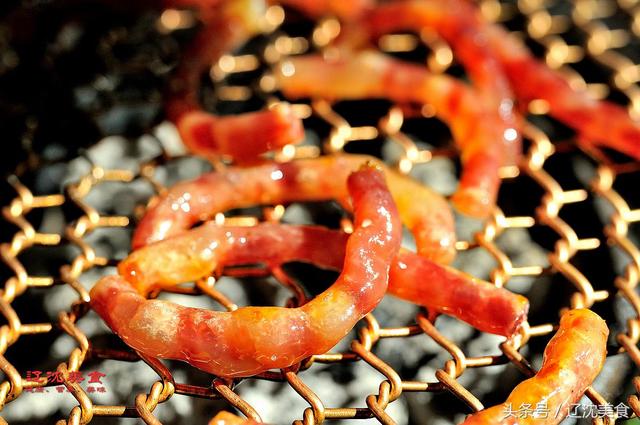 烤油边是什么，烤油边的做法（这家烧烤店特色菜都是最爱）