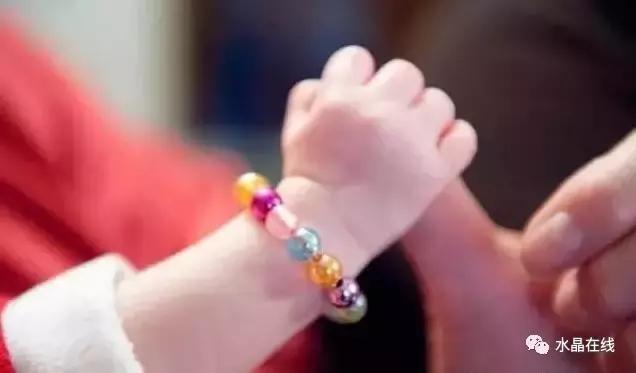 月光石不能乱戴，月光石佩戴禁忌（这些首饰不要让TA碰……）