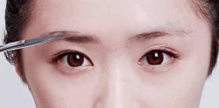眉毛怎么修才好看，怎样把眉毛修干净（助你修出漂亮的眉毛）