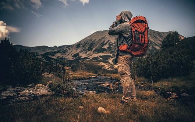 旅行歌词，旅行歌词苏新皓左航（为纪念朋友离世而创作的）