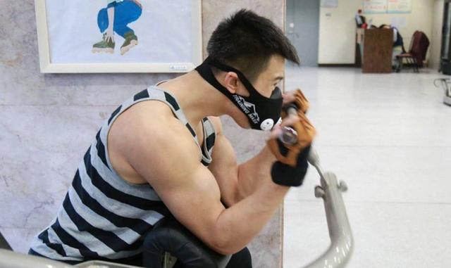 B站克里斯事件是怎么回事，B站科里斯事件（原来克里斯关下门并不是玩笑话）