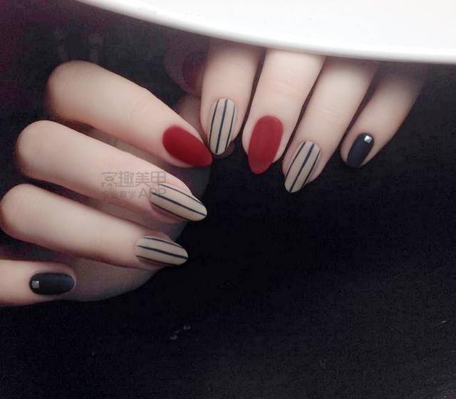 各种线条美甲图片，简约线条美甲图（超百搭的线条美甲）