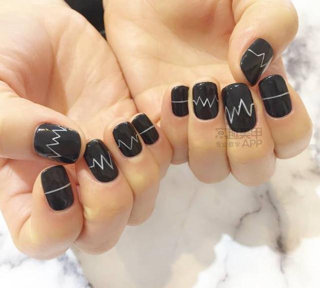 各种线条美甲图片，简约线条美甲图（超百搭的线条美甲）