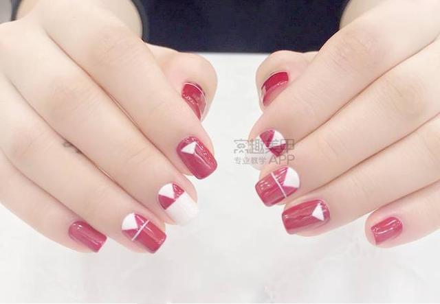 各种线条美甲图片，简约线条美甲图（超百搭的线条美甲）