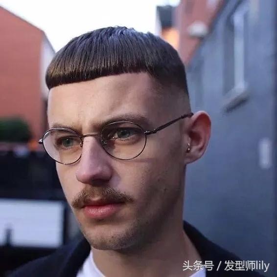 男生锅盖头发型打理步骤，锅盖头发型男怎么剪（男士锅盖发型）