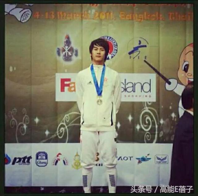 徐刘蔚的外公是谁，徐刘蔚 外公（王嘉尔发文悼念外公却遭谩骂）