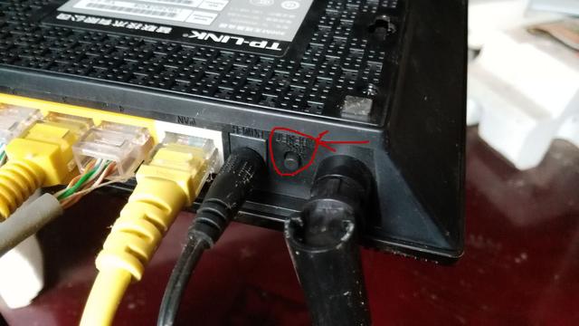 重新设置路由器，路由器换了宽带怎么重新设置（路由器复位与重新设置的方法）