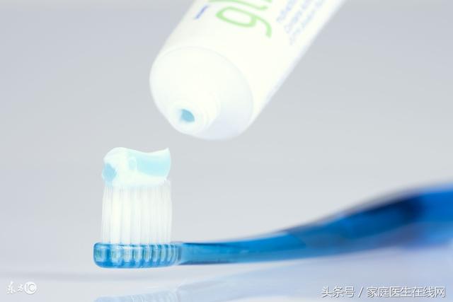 含氟牙膏和不含氟牙膏哪个好，牙膏含氟好还是不含氟好（选牙膏不要总盯着价格了）