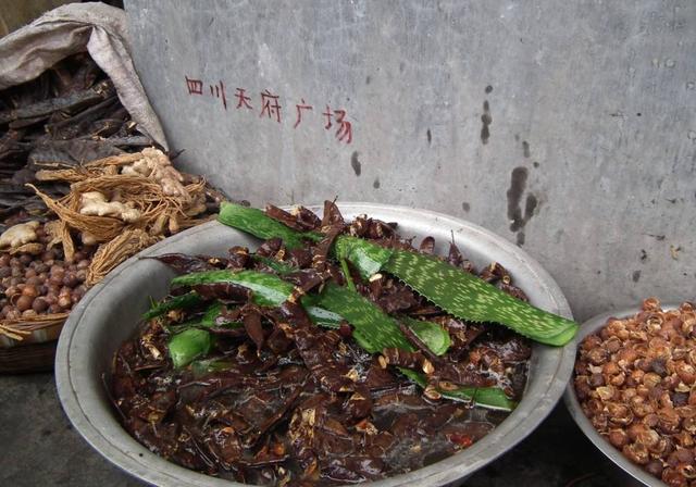 皂角怎么煮水洗发，皂角煮水洗发需要数量（天然健康的养发生发方式）