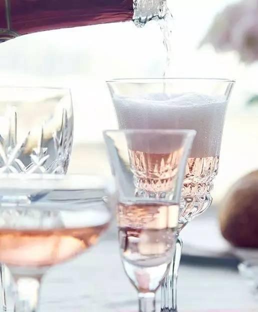 起泡酒冰酒甜白干红利口酒，你喝正确了吗？