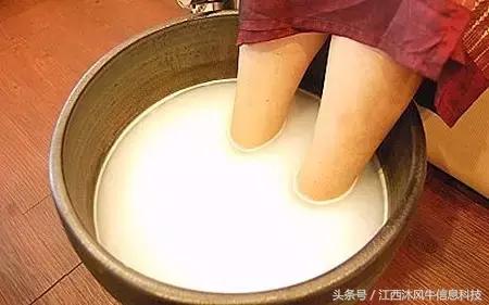 怎样去掉脚上的老茧再不复发，如何去脚上的死皮老茧（冬天手足干裂？一招教你搞定）