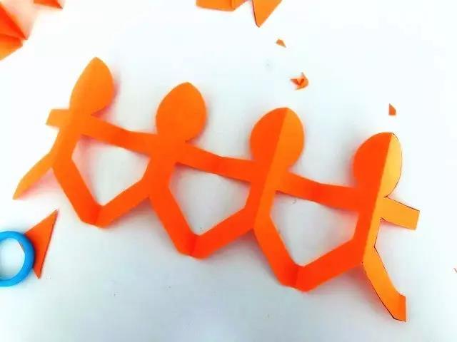 二年级下册手拉手小人怎么剪，剪纸：拉手小人（12大数学能力启蒙玩法）