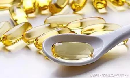 怎样去掉脚上的老茧再不复发，如何去脚上的死皮老茧（冬天手足干裂？一招教你搞定）