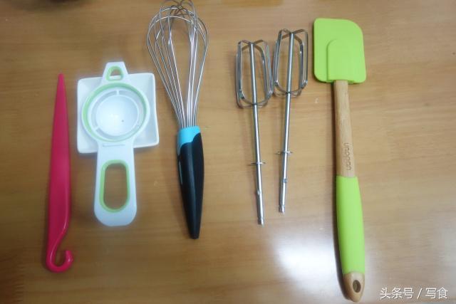 烤饼干不垫油纸可以吗，烤饼干可以不用吸油纸吗（新手需要买很多烘焙工具）