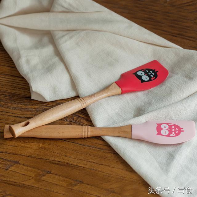 烤饼干不垫油纸可以吗，烤饼干可以不用吸油纸吗（新手需要买很多烘焙工具）