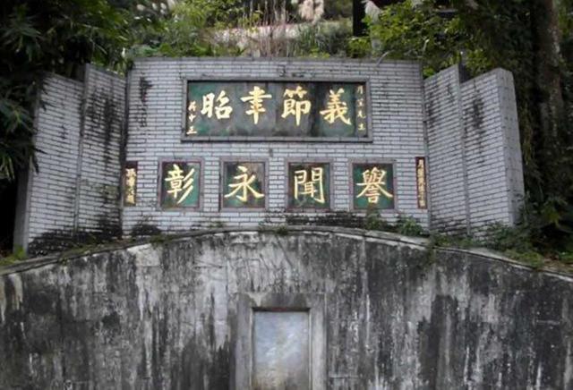 墓园里的读书人，什么叫读书人（一老头跟他非亲非故）