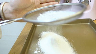 烤饼干不垫油纸可以吗，烤饼干可以不用吸油纸吗（新手需要买很多烘焙工具）