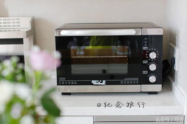 烤饼干不垫油纸可以吗，烤饼干可以不用吸油纸吗（新手需要买很多烘焙工具）