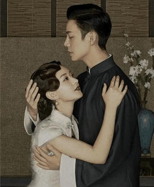 赵丽颖何炅拍照深情相拥超甜蜜，颖宝原来拥抱过这么多男神