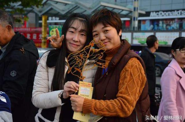 白糖可以做糖人吗，林州：老人靠一流画技画糖人