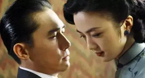 张爱玲经典语段，张爱玲经典语集（张爱玲在哪些书里写过自己的爱情）