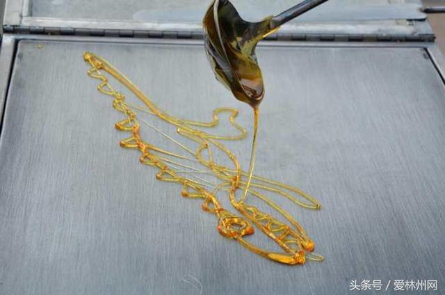 白糖可以做糖人吗，林州：老人靠一流画技画糖人