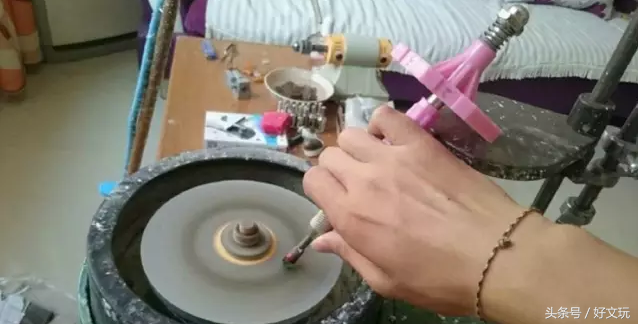 1克拉钻石戒指制作教程，世界上最穷的国家挖出超大号钻戒