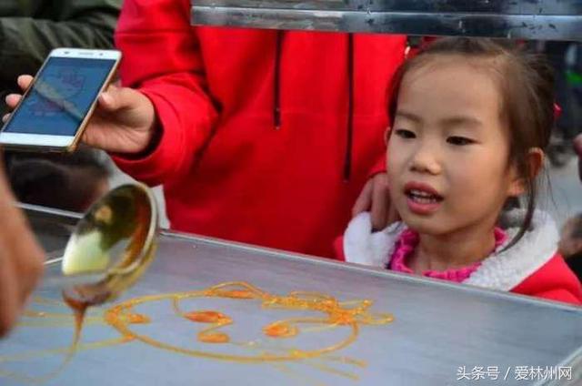 白糖可以做糖人吗，林州：老人靠一流画技画糖人